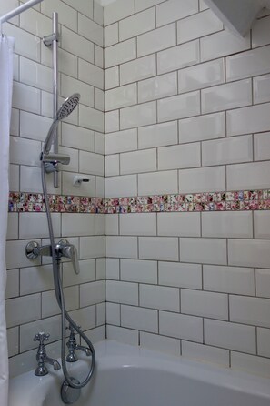 Hair dryer, towels, soap, shampoo - Charming Cottage in the Heart of Normandy (Besneville)