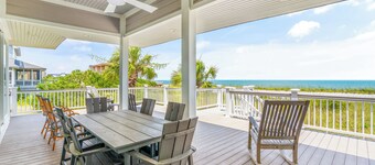 *The Great Escape* 6 bedroom Updated Oceanfront home in Debordieu