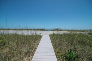 Beach nearby - The Great Escape: Oceanfront 6BR Home (Georgetown)