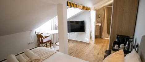 1 kamar tidur, seprai premium, minibar, dan brankas