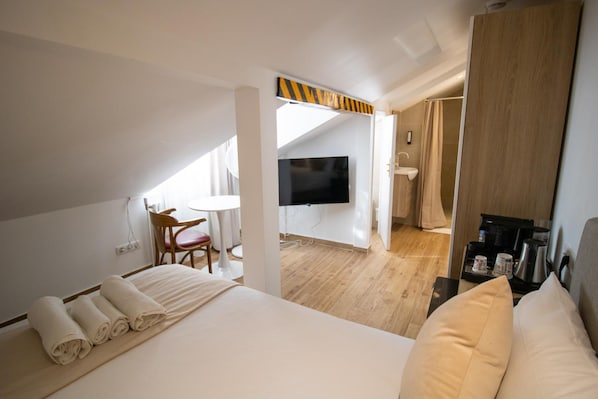 1 bedroom, premium bedding, minibar, in-room safe