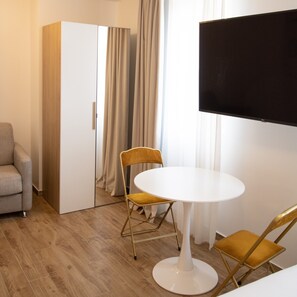 Junior Suite | Premium bedding, minibar, in-room safe, free cribs/infant beds