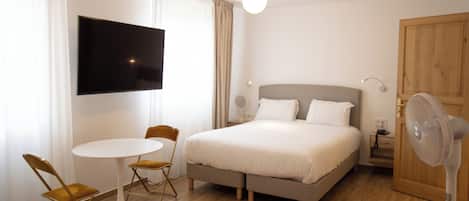 أغطية فراش متميزة وميني بار وخزنة داخل الغرفة وأسرّة أطفال/رضّع (مجانًا)