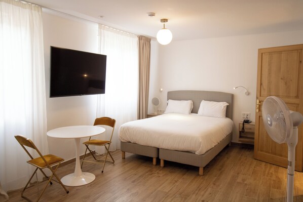 Junior Suite | Premium bedding, minibar, in-room safe, free cribs/infant beds