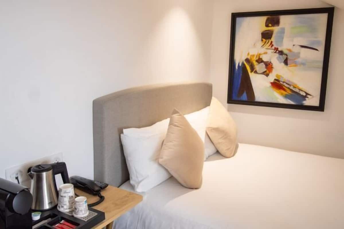 1 bedroom, premium bedding, minibar, in-room safe