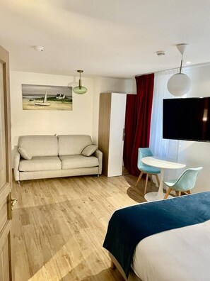 Ropa de cama de alta calidad y minibar 
