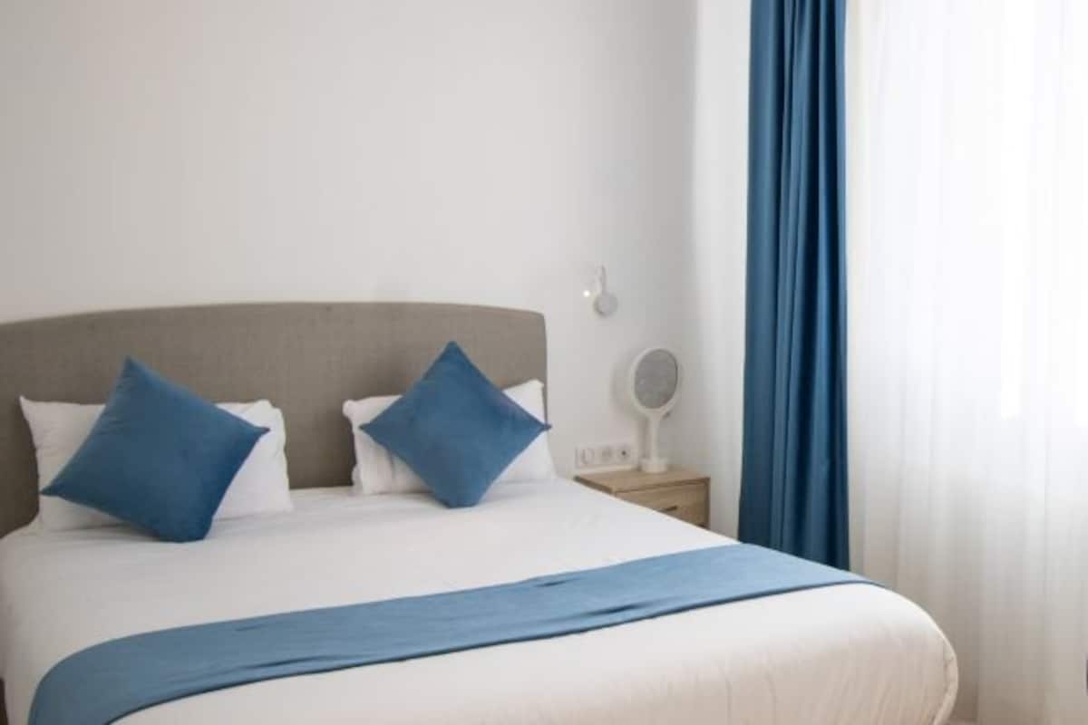 Ropa de cama de alta calidad y minibar