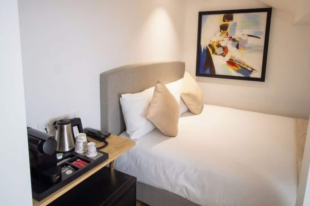 1 bedroom, premium bedding, minibar, in-room safe
