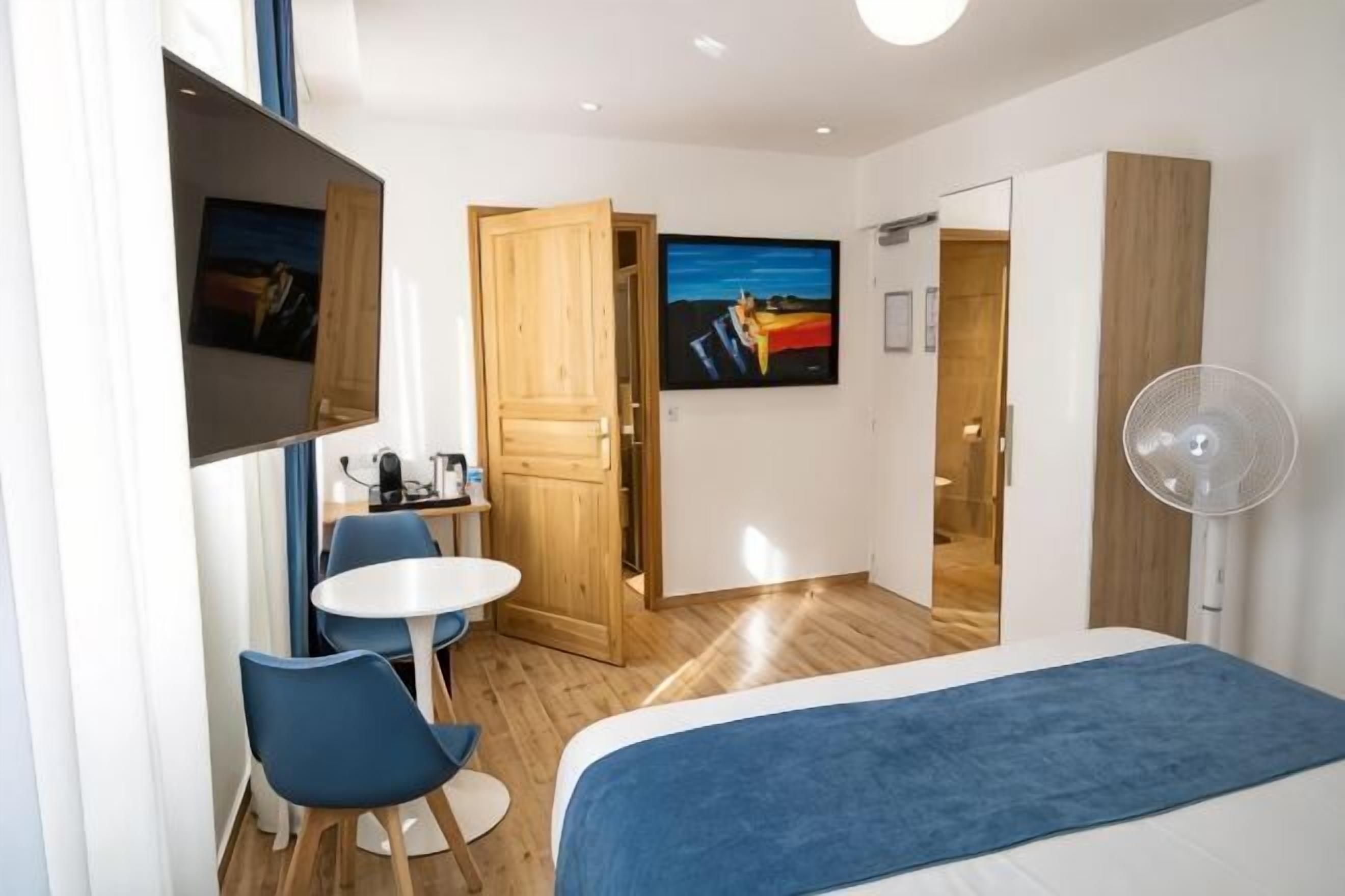 Premium bedding, minibar, in-room safe, free cribs/infant beds