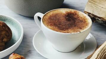 Daily continental breakfast (EUR 15 per person)