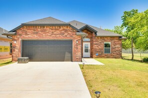 Interior - Pet-friendly Elgin Retreat w/ Patio, Grill & Yard! (Elgin)