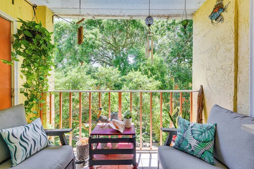 Pool & Beach Access: Lovely Mary Esther Condo!