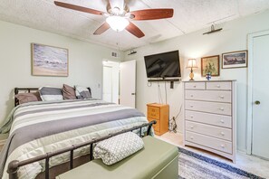 Apartment (1 Bedroom) | Interior - Pool & Beach Access: Lovely Mary Esther Condo! (Mary Esther)