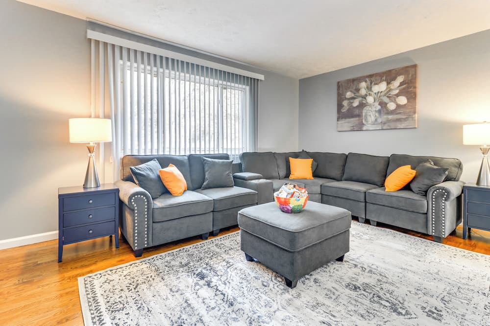 7 Mins to DTW - Comfortable Inkster Home - Canton, MI