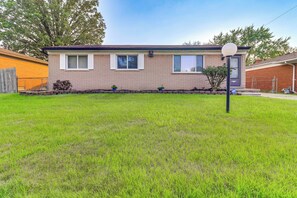 House (4 Bedrooms) | Interior - Spacious Inkster Home: Patio, Yard, 2 Living Areas (Inkster)