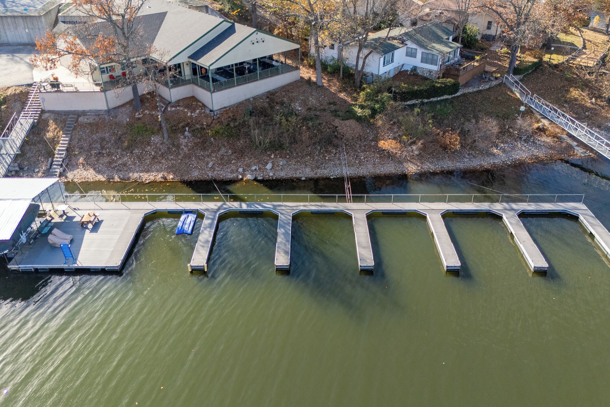 المنشأة من الداخل