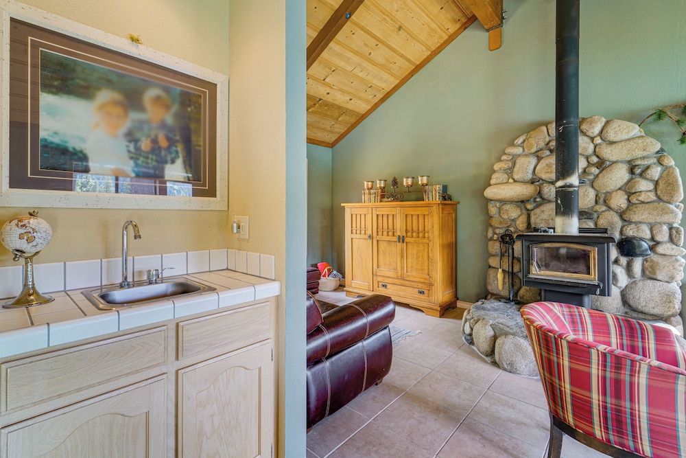 Close To Ski Slopes: Tahoe Ski Chalet W/ Fireplace - Lake Tahoe