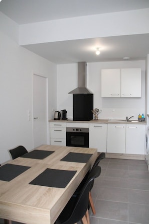 Fridge, microwave, oven, stovetop - Flic-En-Flac, apartment 20m from the beach (Roscoff)