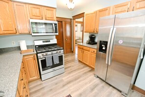 Fridge, microwave, oven, stovetop - Updated Bungalow steps to Notre Dame (410) (South Bend)