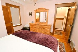 3 habitaciones, tabla de planchar con plancha, wifi y ropa de cama