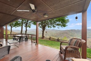 تناول الطعام بالخارج