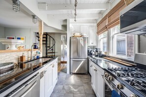 Microwave, dishwasher