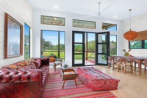 TV - Wild Candy- Dog Trot Haus (Wimberley)