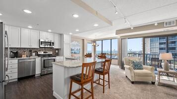 冰箱、微波炉、烤箱、炉灶