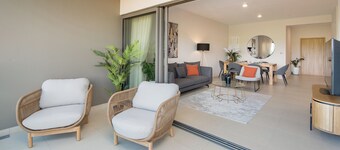 The Luxury Verdant Garden Hotel 