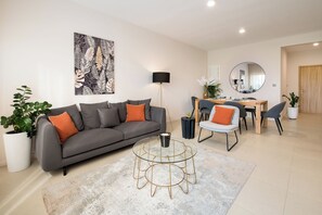 32-inch Smart TV with cable channels - The Luxury Verdant Garden Hotel (Quatre Bornes)