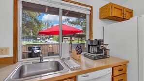 Køleskab, mikrobølgeovn, ovn, kogeplade