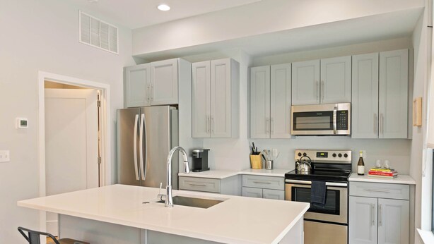 Coffee/tea maker, fridge, microwave, oven - Sosuite | 1 Bedroom Apt w Shared Roofdeck (Philadelphia)