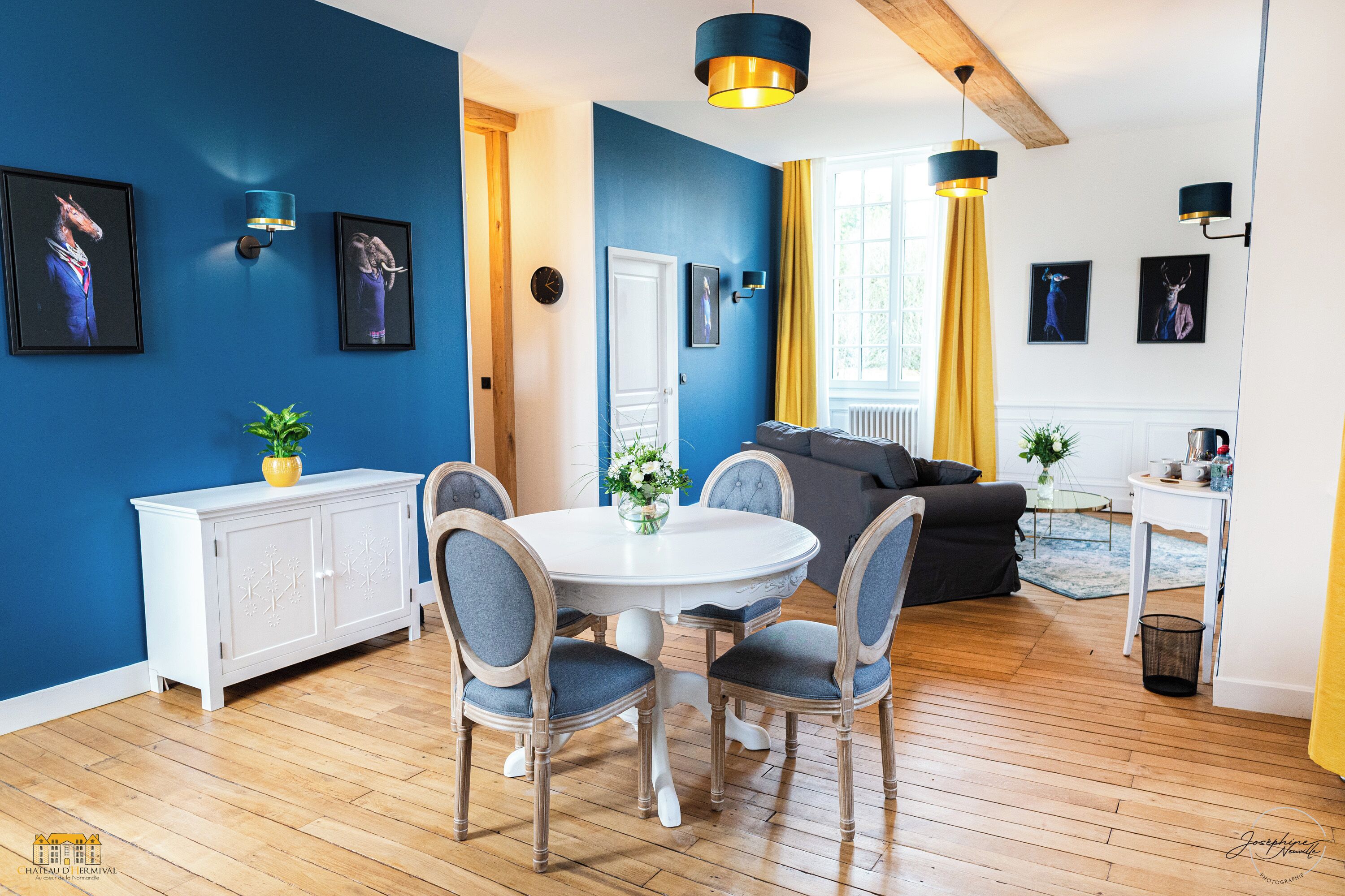 Comfort suite, uitzicht op park | Woonruimte | Televisie