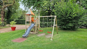 子供用の遊び場 - 屋外