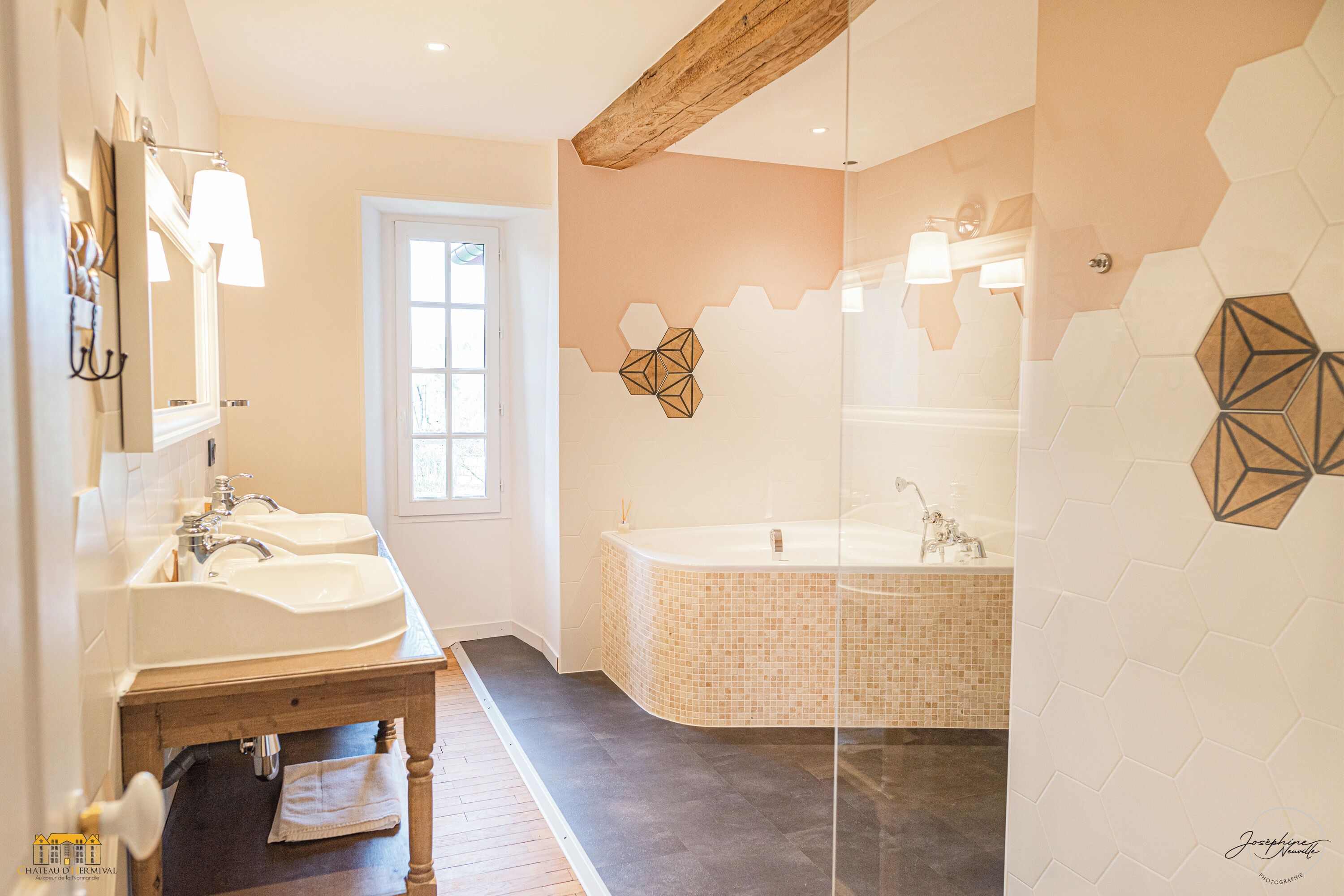 Family Suite, Park View | Bathroom | Slippers