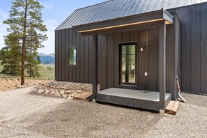 Exterior - 2BR Mountain View Retreat - Near Twin Lakes (Twin Lakes)