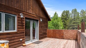 Terrace/patio - Hwy 91 Log Cabin — 2BR/2BA, Fireplace, Mtn Views, Sleeps 4 (Leadville)