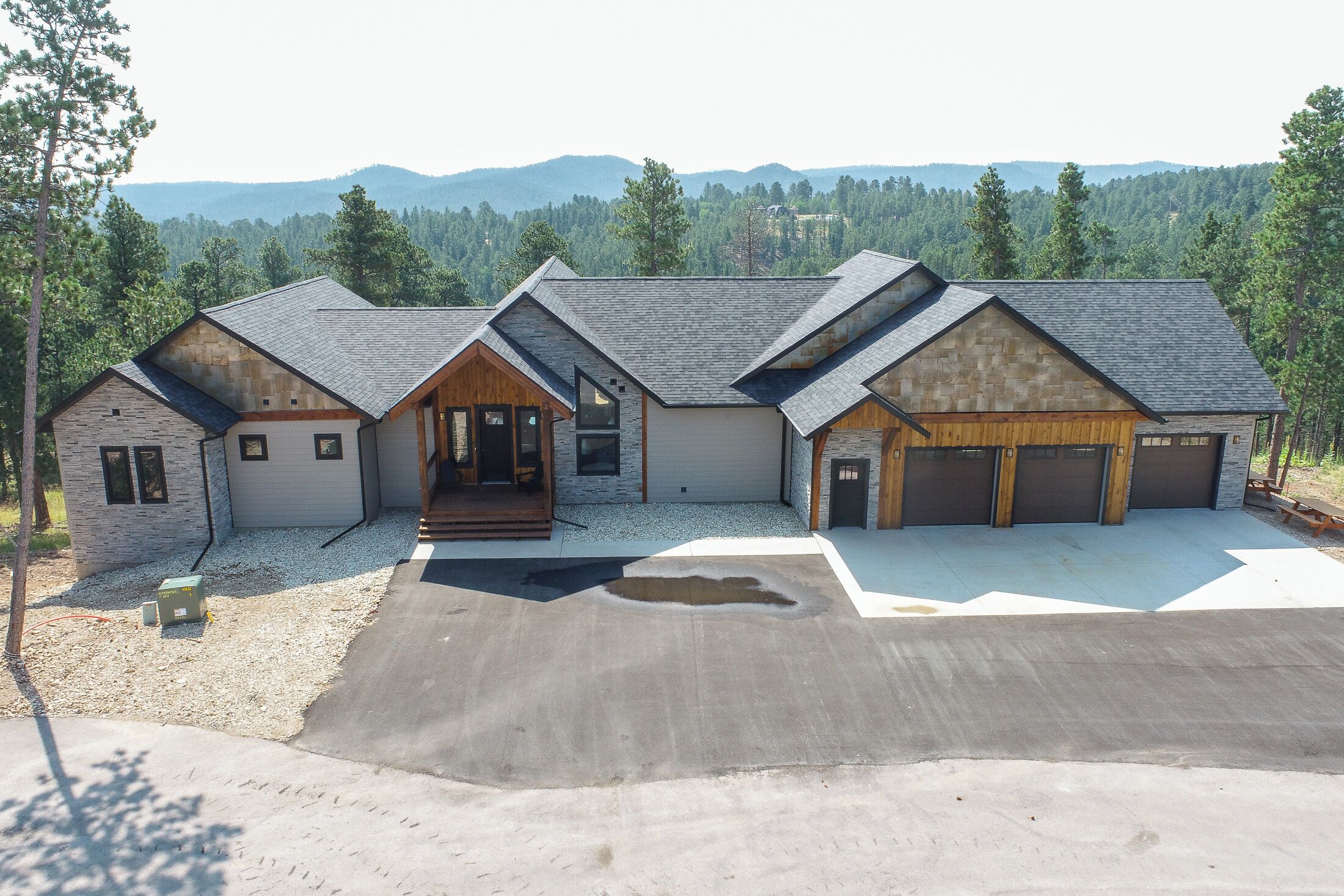 Luxurious 4200+ Sq. Ft. Lodge in Powder House Pass with Amazing Deck Views!