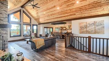 Smart-TV, Kamin, Tischfußball, Tischtennisplatte