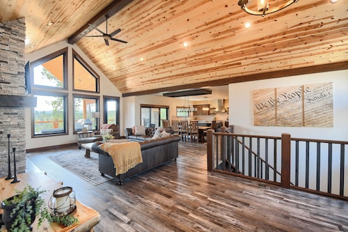 Luxurious 4200+ Sq. Ft. Lodge in Powder House Pass with Amazing Deck Views!