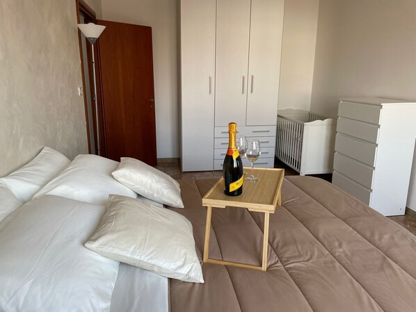 2 bedrooms, desk, iron/ironing board, travel cot