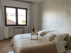 2 bedrooms, desk, iron/ironing board, travel cot