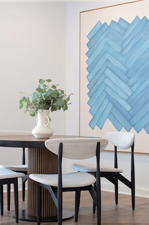 Apartamento familiar, 3 habitaciones (Self Check-in with Virtual Front Desk) | Servicio de comidas en la habitación