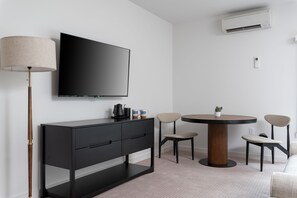 50-inch flat-screen TV with digital channels - Boardwalk Hotel on Lake Anna by Kasa (Louisa)