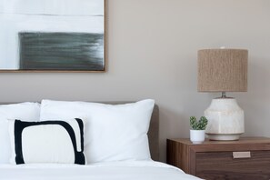Habitación clásica, 1 cama de matrimonio (Self Check-in with Virtual Front Desk) | Decoración individual y mobiliario individual