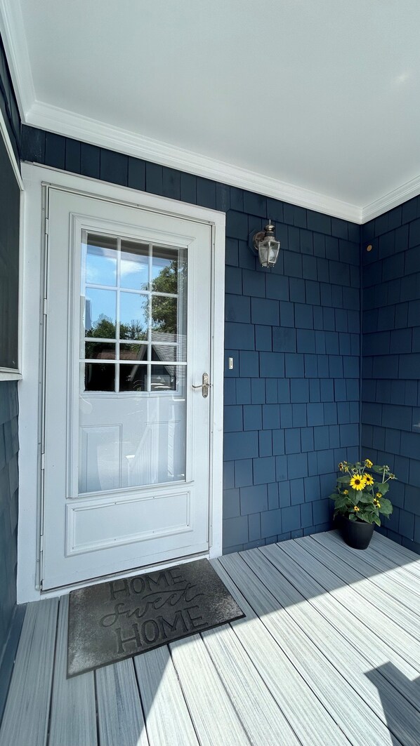 Exterior detail - Cozy 1-bedroom house in delightful Weymouth with AC, WiFi (Weymouth)