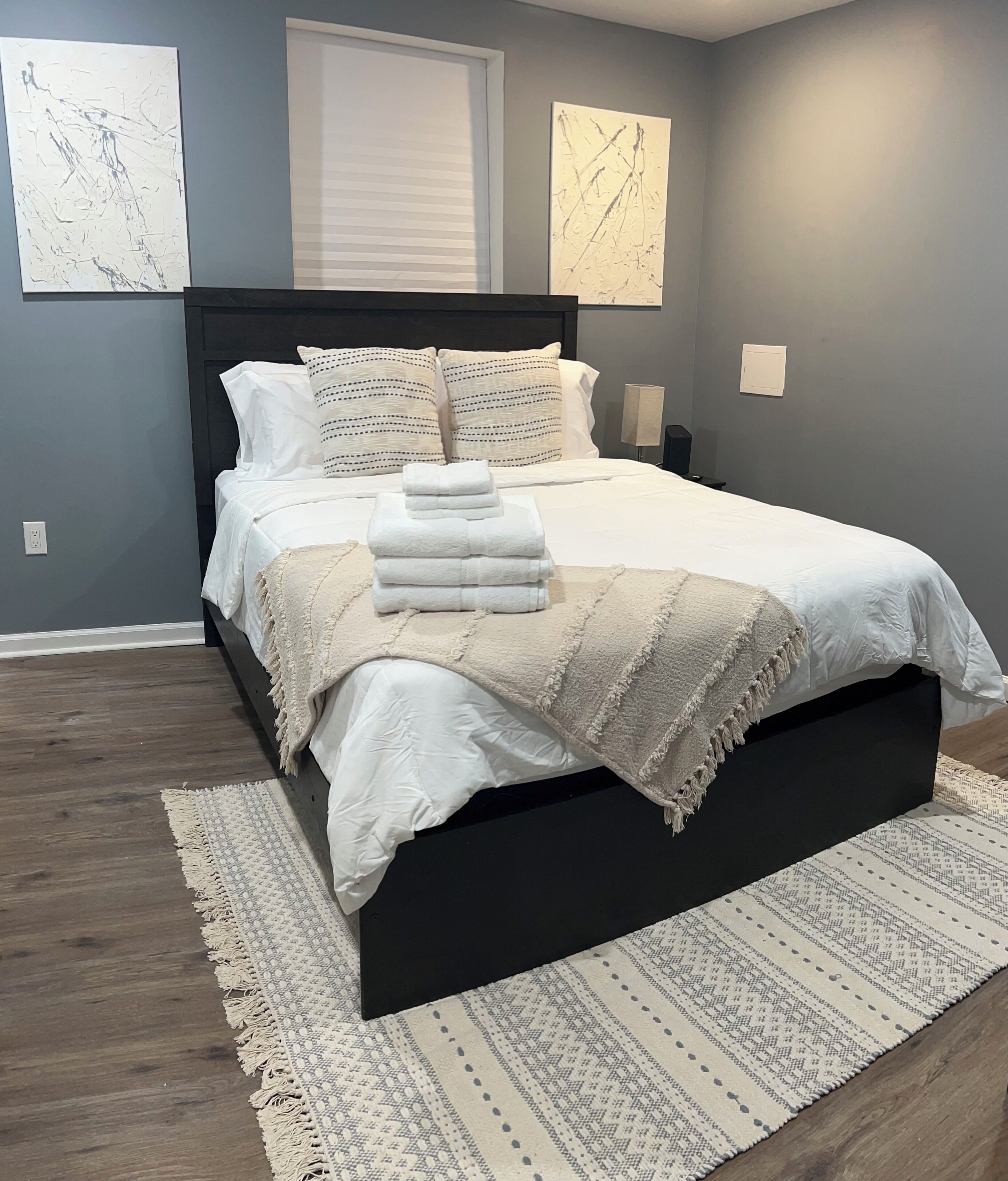 2 bedrooms, desk, iron/ironing board, WiFi