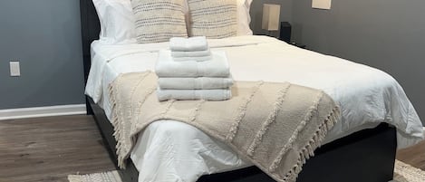 2 bedrooms, desk, iron/ironing board, WiFi