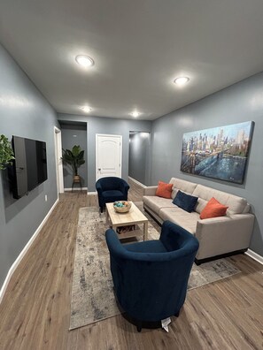 Smart TV - Charming 2-bedroom apartment with WiFi, near University City (Philadelphia)