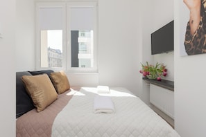 3 bedrooms, bed sheets